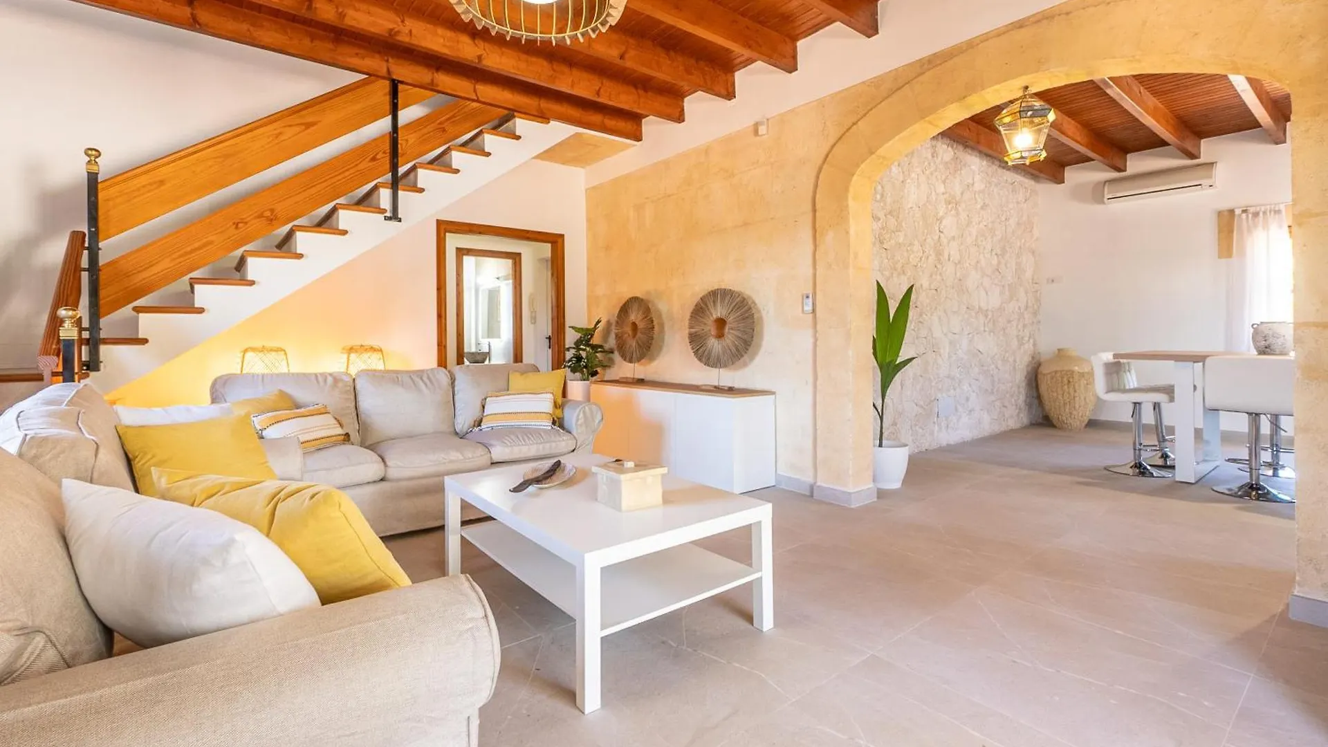 Villa Agueda Muro 0*,
